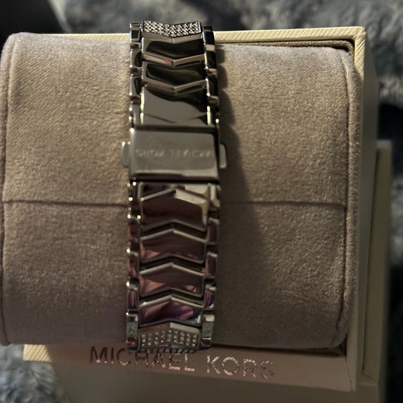 MICHAEL KORS Watch - Picture 2 of 4